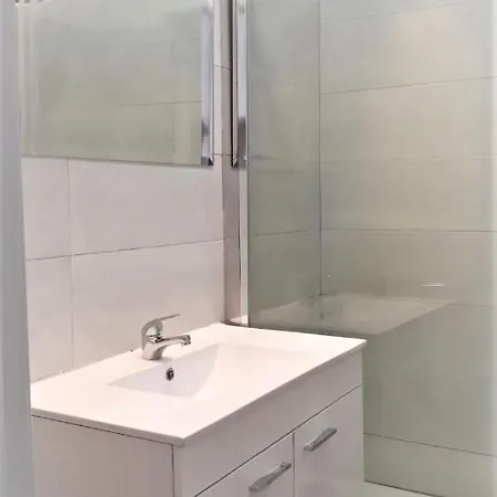 بيت ضيافة Comfortable Twin Sharing Furnished In With Wifi And Ac
